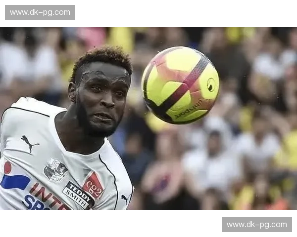 绿茵豪情与黑白风暴的巅峰碰撞：科里蒂巴vs米内罗竞技的足球史诗